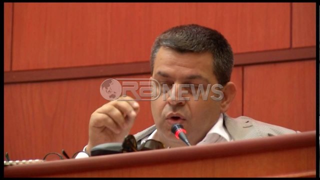 Ora News – Këshilltarët e PD kundërshtojnë ndërtimin e pistës së vrapimit tek Liqeni