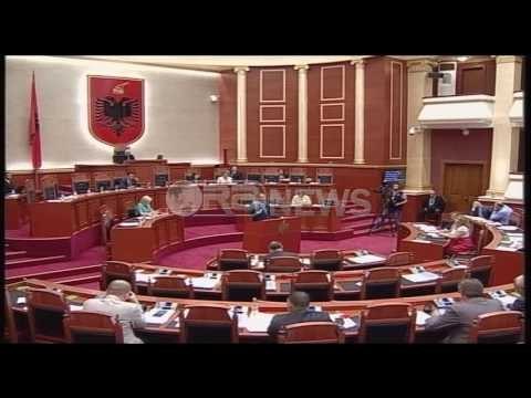 Ora News – Boçi: Funksionari i lartë i policisë në Rinas fle gjumë në kohën e shërbimit