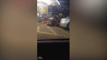 PROTESTA NE SHBA PAS VRASJEVE NGA POLICIA TE DY QYTETAREVE ME NGJYRE TE PAFAJSHEM LAJM