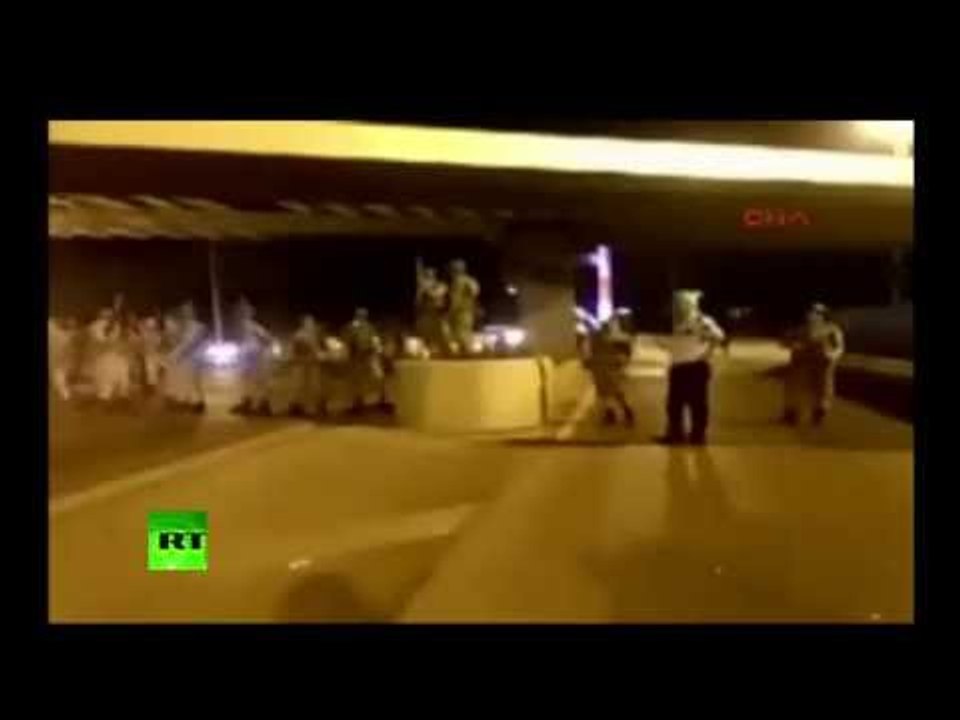 Military shut down Bosphorus Bridge in Istanbul as coup unfolds in Turkey