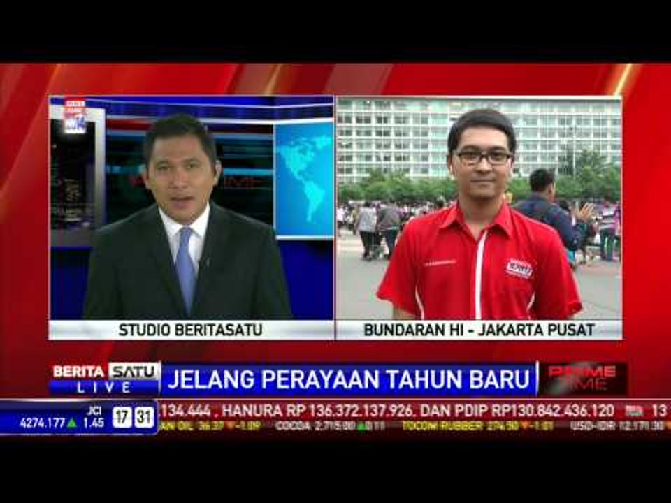 Jelang Perayaan Tahun Baru, Bundaran HI Dipadati Warga