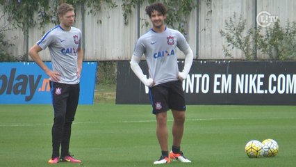 Paredão! Pato e Marlone param nas mãos dos goleiros em treino do Corinthians