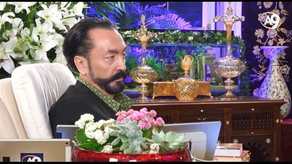 Adnan Oktar darbe girişimi gecesi hükümetimize destek verirken TV yayınını kestiler.