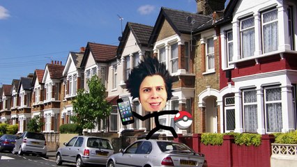 DOS TONTOS CAZAN POKEMON EN LA VIDA REAL - Pokemon GO