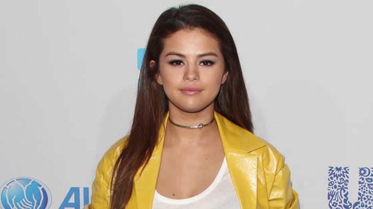 Selena Gomez wurde fertiggemacht nachdem sie sich in den Taylor/Kanye Streit einmischte