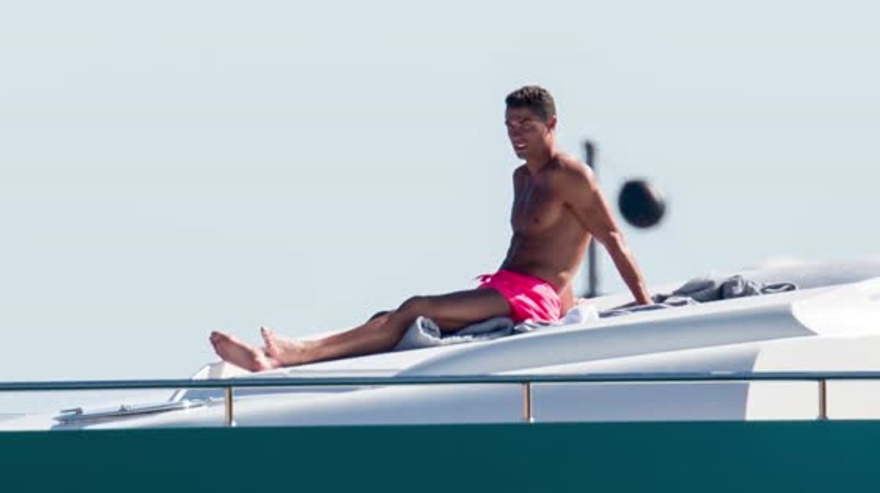 Trotz seiner Verletzung genießt Cristiano Ronaldo seinen Urlaub auf Ibiza