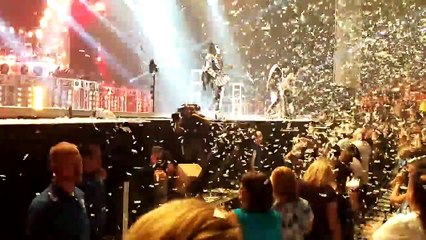 Gene Simmons Falling Onstage! Noooo!