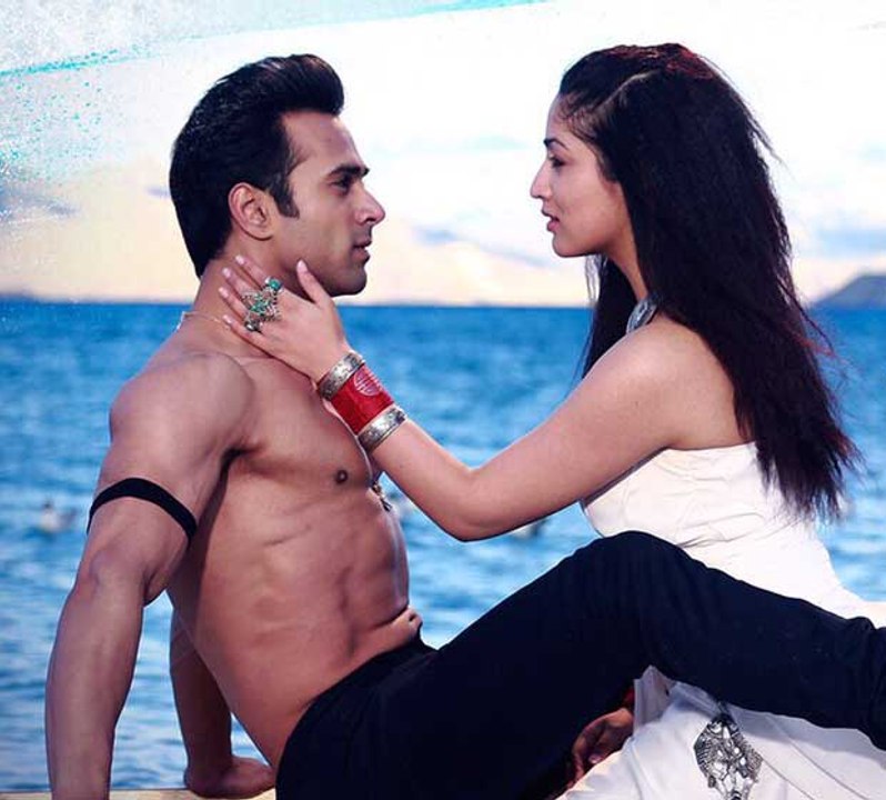SANAM RE Song (VIDEO) _ Pulkit Samrat, Yami Gautam, Urvashi Rautela, Divya Khosla Kumar