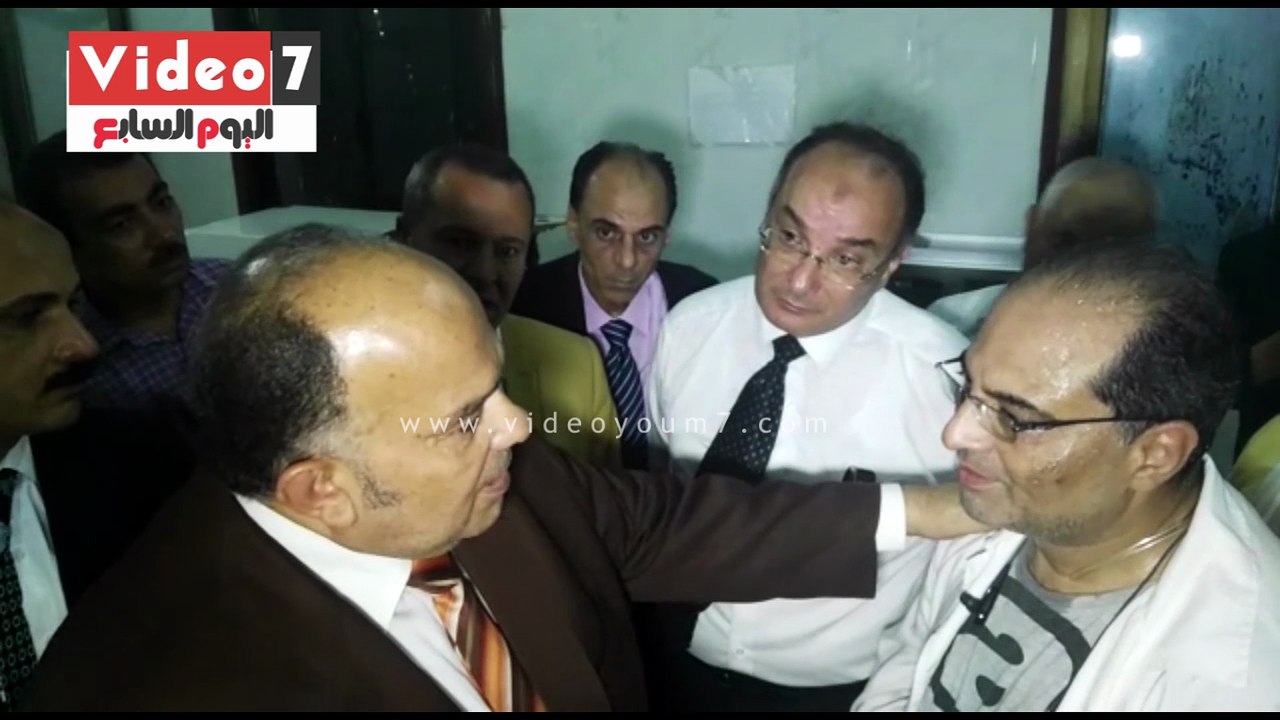 بالفيديو..محافظ الدقهلية فى جولة ليلية مفاجئة يحيل مسئولى مستشفى جمصة للتحقيق