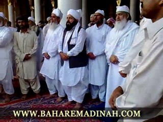 Khwaja Pir Alauddin Siddiqui in Masjid Nabawi Sharif ~ Crowd Recitation of Salam-e-Raza