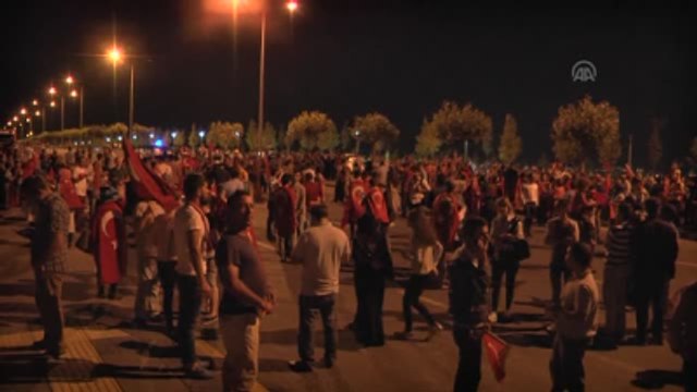 Cumhurbaşkanlığı Külliyesi'nde Demokrasi Nöbetini Sürüyor