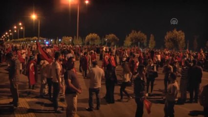 Cumhurbaşkanlığı Külliyesi'nde Demokrasi Nöbetini Sürüyor