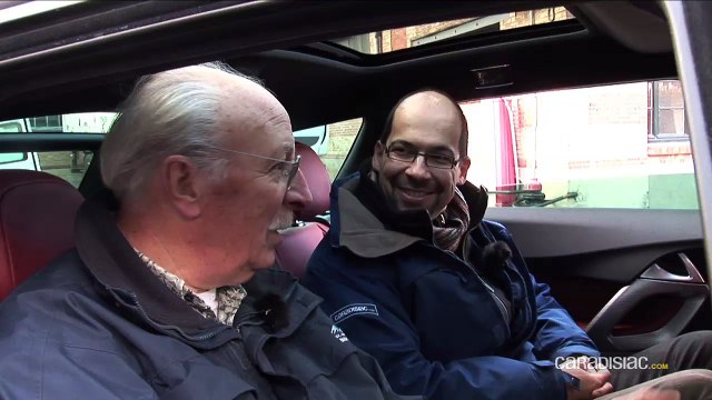 Vidéo - Citroën Traction Avant de 1954 vs Citroën DS5 de 2011 : version courte