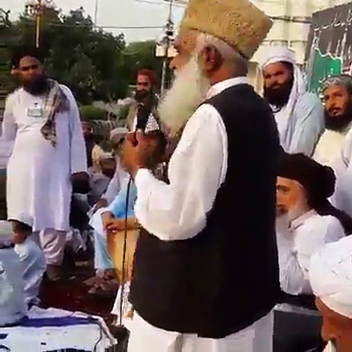A Molvi Badly Bashing Abdul Sattar Edhi, General Raheel & Imran Khan