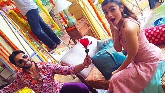 Ranveer Singh Bends On His Knees For Alia Bhatt, Proposes Her With A Rose!