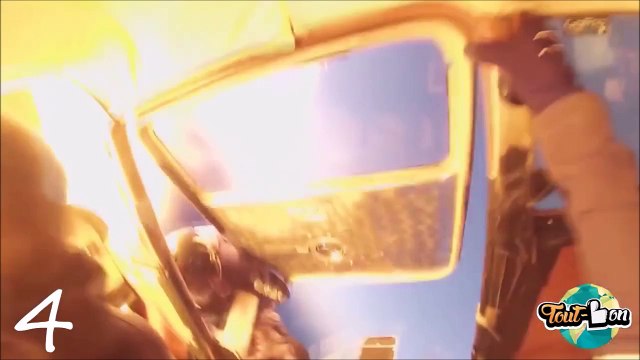 Leur avion prend feu en vol juste avant que ces parachutistes sautent