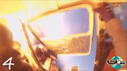 Leur avion prend feu en vol juste avant que ces parachutistes sautent