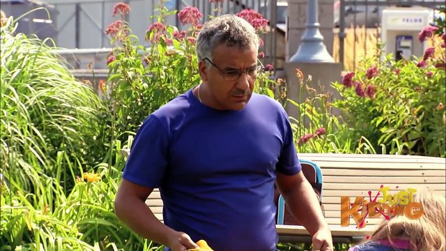 Wet And Dry Twins - Just Kidding Hidden Camera Prank