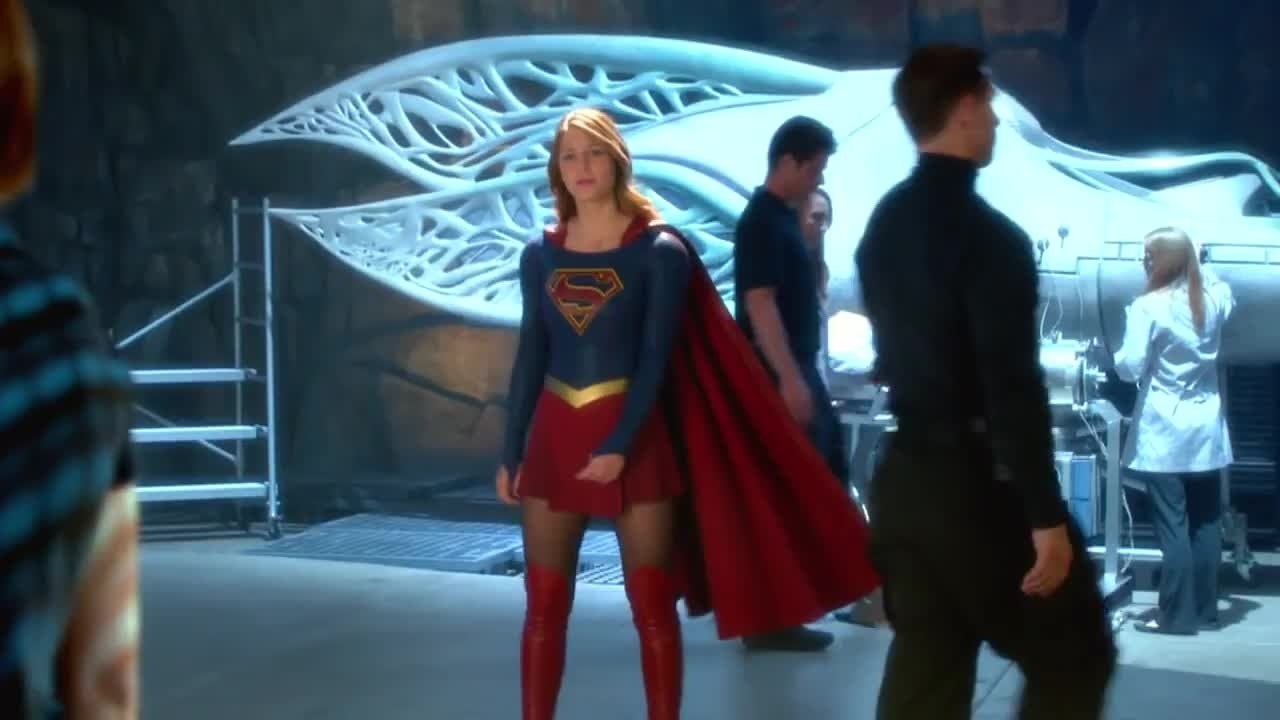 Supergirl - S02 TV Spot How Does She Do It (English) HD