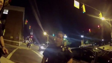 Cet automobiliste percute une voiture de police en jouant à Pokémon Go