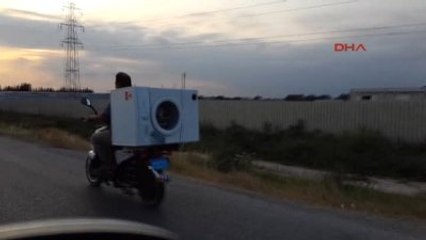 Adana Elektrikli Bisikletle Çamaşır Makinesi Taşıdı