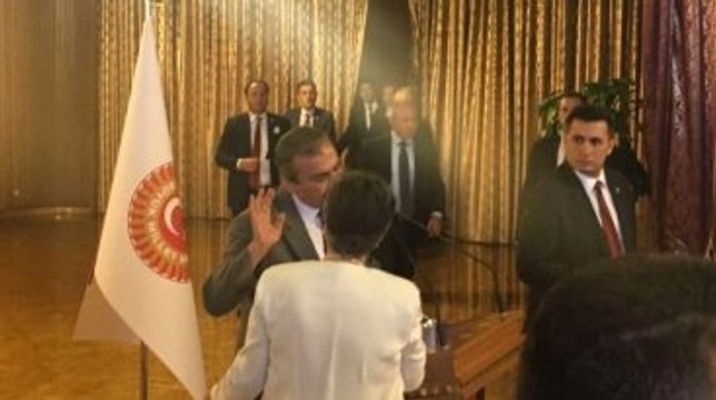 Meclis'te Darbe Gerginliği: Sırrı Süreyya Önder 'Sayın Öcalan' Dedi, Salon Karıştı