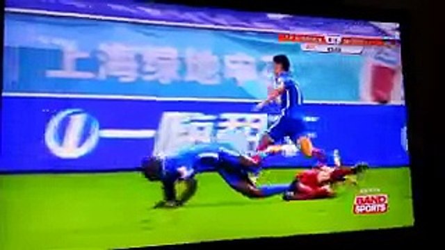 Demba Ba'nın ayağı kırıldı.