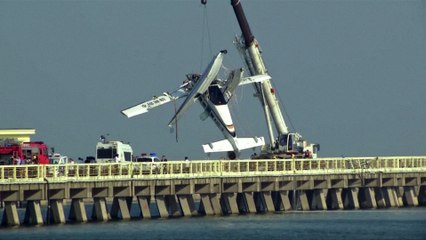 Authorities lift crashed Shanghai seaplane out of water