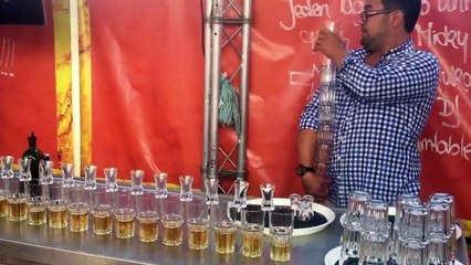 Il bat le record du monde en servant 17 Jagerbomb simultanément