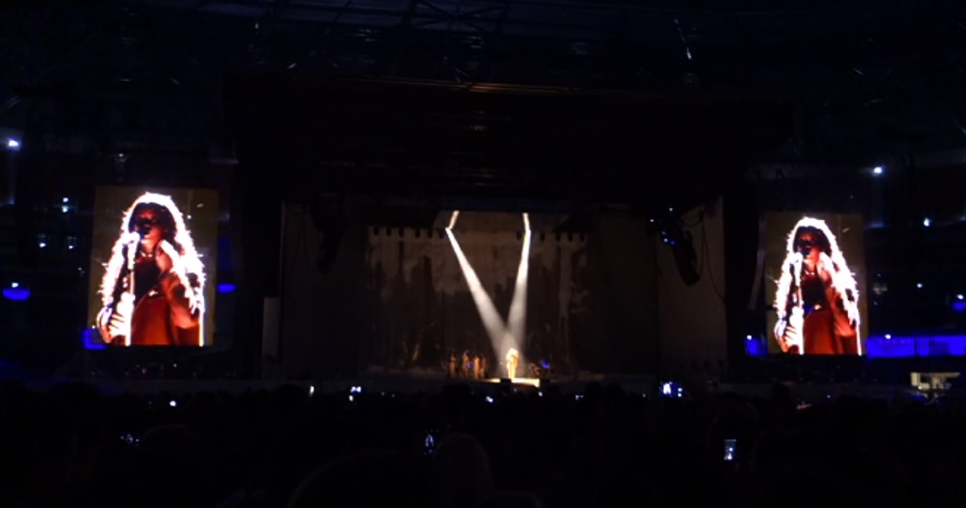 Attentat de Nice : Rihanna rend hommage aux victimes