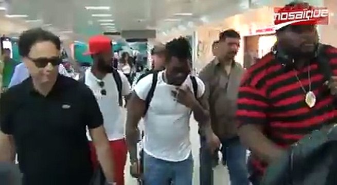 فضيحة اليوم في مطار تونس قرطاج - شوفو شنوا صار لحظة وصول الفنان JASON DERULO .. إهانة للتوانسة ولتونس كاملة .. باللاهي تفرجوا وقولولي رايكم