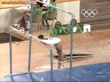 Jimnastik Yaparken Yılan Gibi Kıvrak Hareketler Yapan Hanım Kız