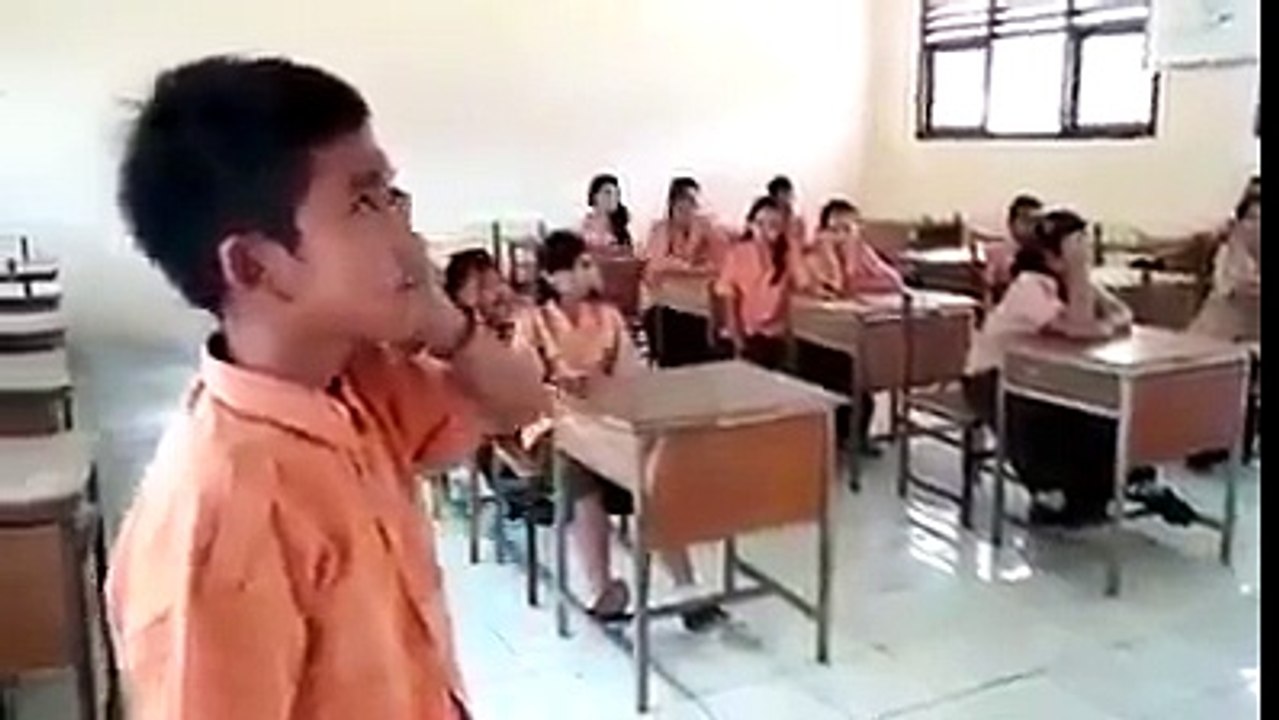 bacha ki awaz ma azan