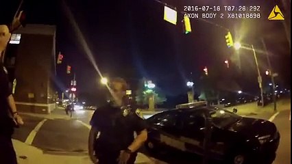 Il joue à Pokémon Go au volant et rentre dans une voiture de police