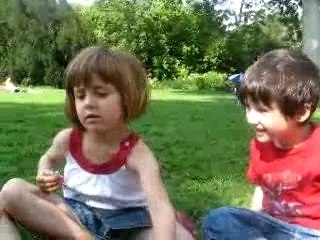 Emma et Adrien jouent au Docteur