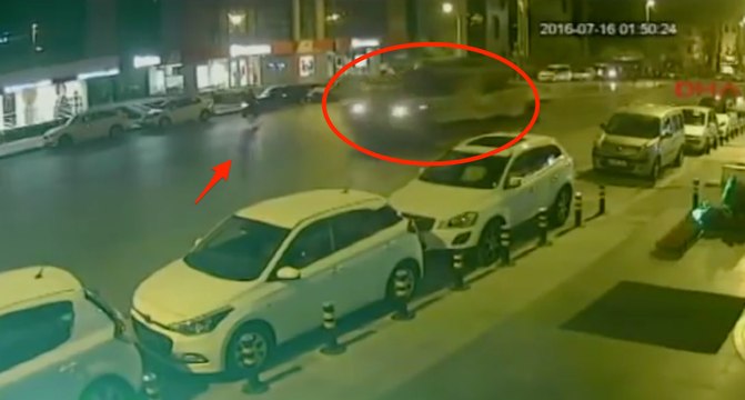 Un homme se jette sous deux tanks lors du coup d'état en Turquie !