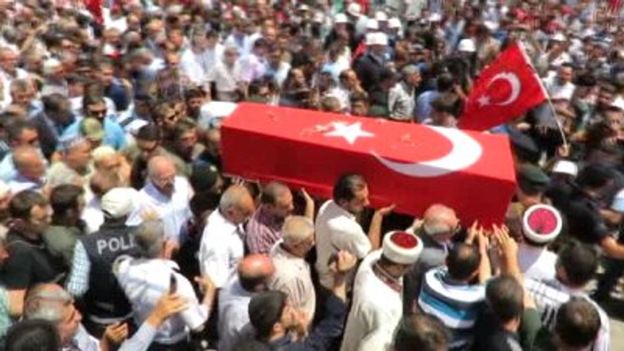 Midyat Şehit Polis Velit Bekdaş, Midyat'ta Tekbirler Eşliğinde Uğurlandı