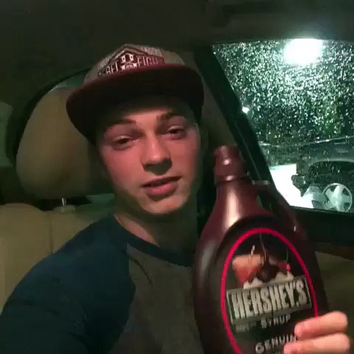 WIPING SHIT ON PEOPLE IN THE BATHROOM PRANK