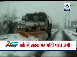 Heavy snowfall blocks Jammu -Srinagar national highway