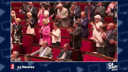 Ces morts vous regardent et vous aurez des comptes à leur rendre bandes d'incapables".