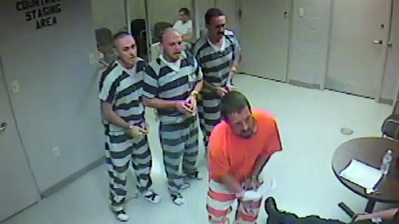 Unos presos salvan la vida de su carcelero en Texas