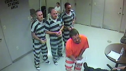 Unos presos salvan la vida de su carcelero en Texas