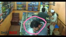 Mobile Phone Thief, Caught on CCTV Camera, Watch till End