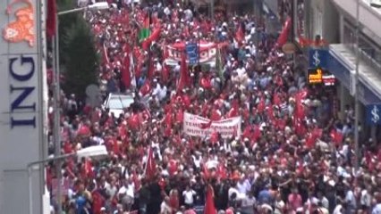 Trabzon'da Demokrasi Yürüyüşüne 10 Bin Kişi Katıldı