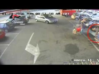 Torino - Rubano borse nei parcheggi (20.07.16)