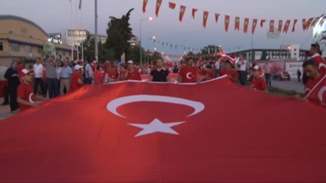 Binlerce Kişi Darbe Girişimini Protesto Etmek Amacıyla Yürüyüş Gerçekleştirdi
