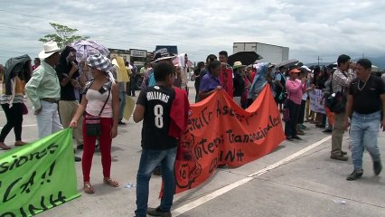 Continua la lucha por las casetas de peaje