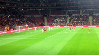 Wesley Sneijder scores freekick