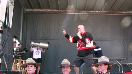 Sidney Crosby shows off Stanley Cup to hometown fans