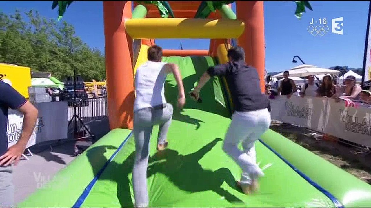 Cyril Féraud et Laurent Luyat se "montent" dessus dans "Village départ" sur France 3 - Regardez